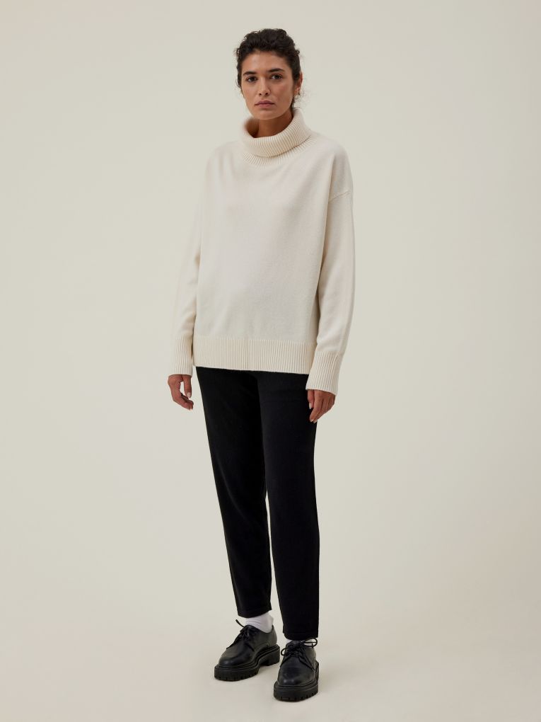 Karam White 4 ply cashmere turtleneck Sweater for women